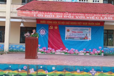 TUYÊN TRUYỀN “AN TOÀN GIAO THÔNG VÀ PHÒNG TRÁNH CÁC TỆ NẠN XÃ HỘI” CHO GIÁO VIÊN VÀ HỌC SINH TRONG TRƯỜNG