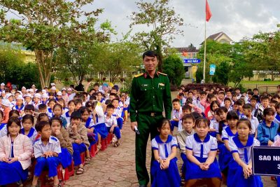 Chào mừng Ngày thành lập Quân đội Nhân dân Việt Nam 22/12 – Thiếu nhi thi đua học tốt, rèn luyện chăm ngoan, biết ơn các chú bộ đội.